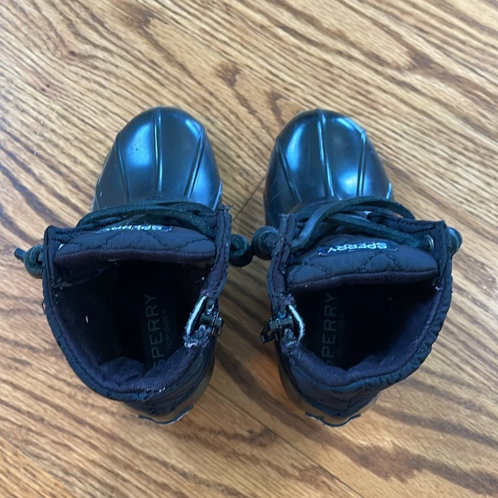 Girl’s Sperry Saltwater Nylon Quilt Duck Boots. Size 8M. Excellent Condition.